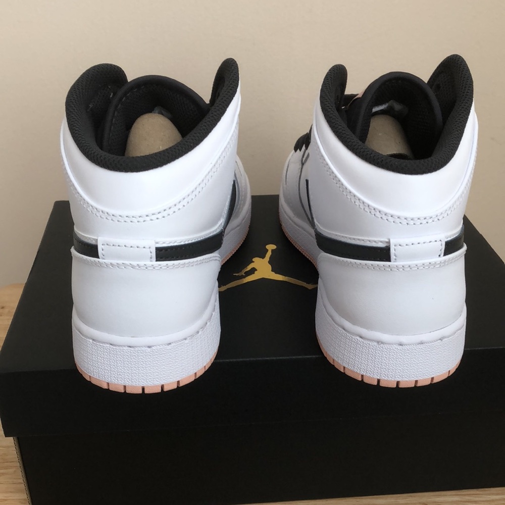 💖🖤NIKE AIR JORDAN 1 MID GS SNEAKERS🖤💖 - Picture 7 of 13
